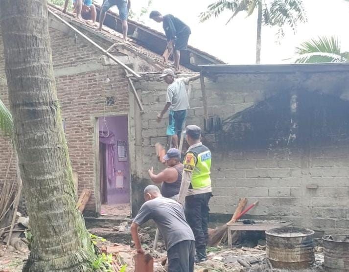 Cuaca Ekstrem Landa Kebumen, Pohon Tumbang dan Sejumlah Rumah Warga Alami Kerusakan