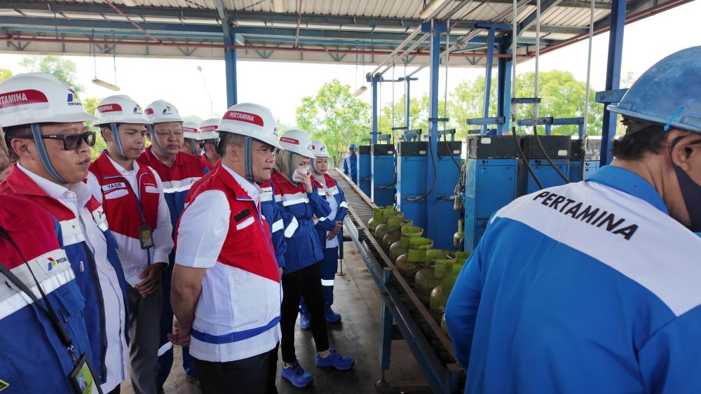 Gubernur Jateng Tinjau Distribusi LPG Subsidi di Karanganyar, Pastikan Stok Aman dan Tepat Sasaran