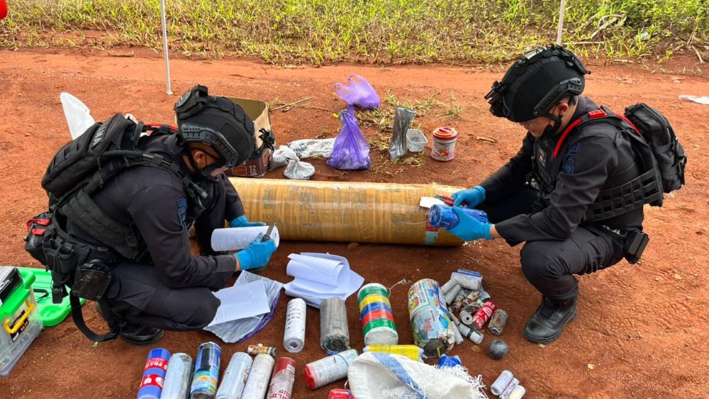 Polres Pekalongan Musnahkan Ribuan Petasan dan Balon Udara Liar