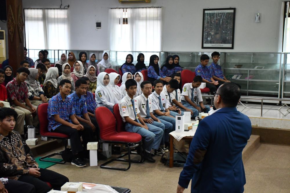 Politik Bisa Menyenangkan dan Berdampak Nyata, Kemendagri Ajak Pelajar Purbalingga Melek Demokrasi