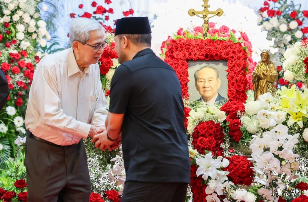 Gubernur Jateng Kenang Dedikasi Michael Bambang Hartono, Ribuan Pelayat Padati Kudus