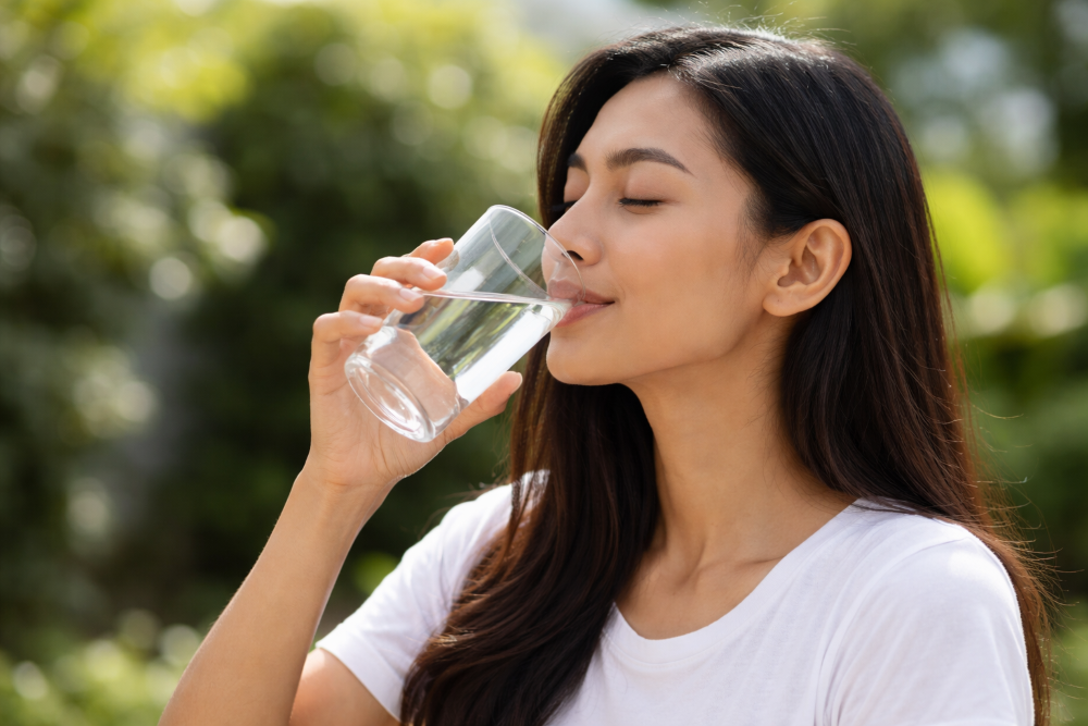 Terapi Air Putih: Antara Manfaat Kesehatan dan Risiko Intoksikasi Cairan