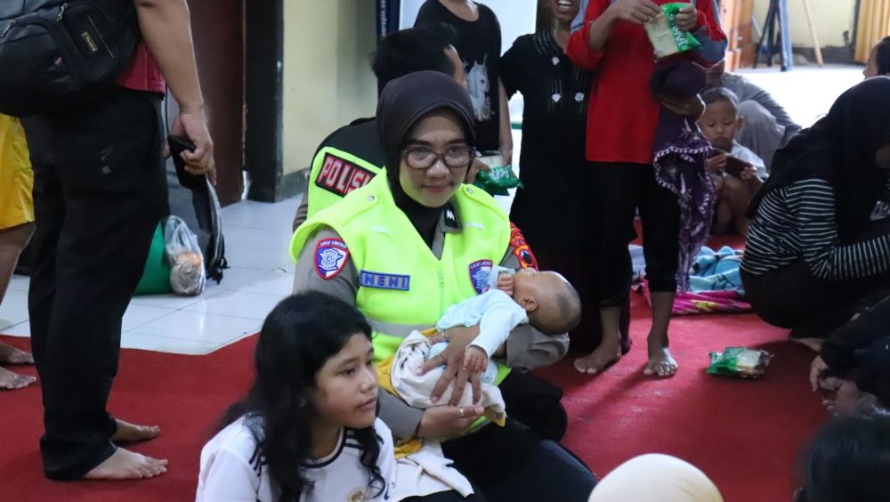 Polres Pekalongan Hadirkan Pendampingan Psikososial bagi Anak Korban Banjir Sipait