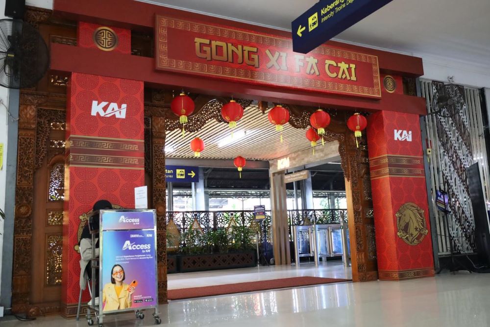 KAI Daop 6 Yogyakarta Hadirkan Nuansa Imlek di Stasiun, Meriahkan Perayaan Tahun Baru