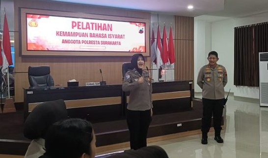 Perkuat Empati, Polresta Surakarta Gelar Pelatihan Bahasa Isyarat