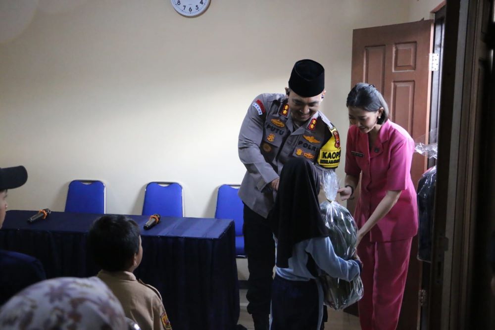 Harapan Baru Pelajar Karangsambung, Polres Kebumen Bantu Anak-anak Lanjut ke SMP