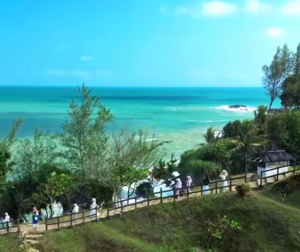 Pantai Menganti, Pesona Pesisir Selatan Kebumen yang Dijuluki “Selandia Baru” Jawa Tengah