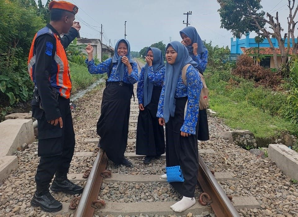Daop 5 Purwokerto Ingatkan Bahaya Ngabuburit di Jalur Rel KA