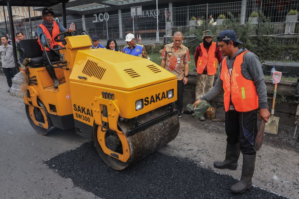 Jelang Mudik Lebaran 2026, Jawa Tengah Percepat Perbaikan 106 Titik Jalan