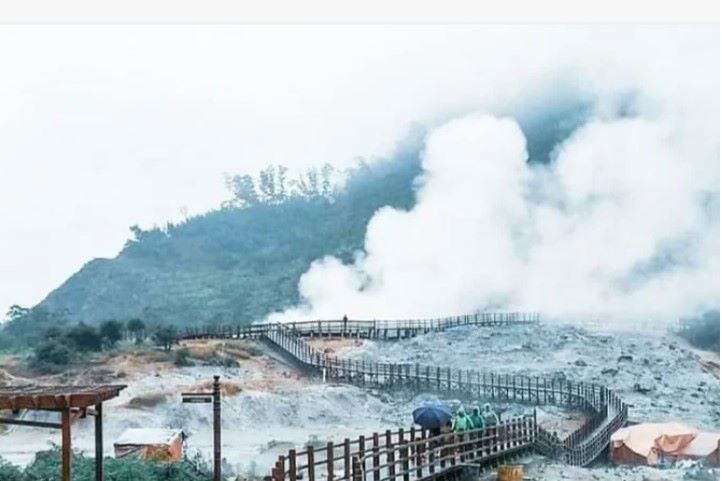Kawah Sikidang, Pesona Bumi Mendidih di Jantung Dieng