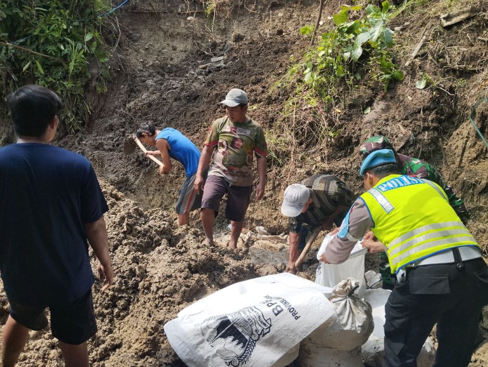 Hujan Deras Picu Longsor di Kebumen, Dua Rumah Warga Alami Kerusakan