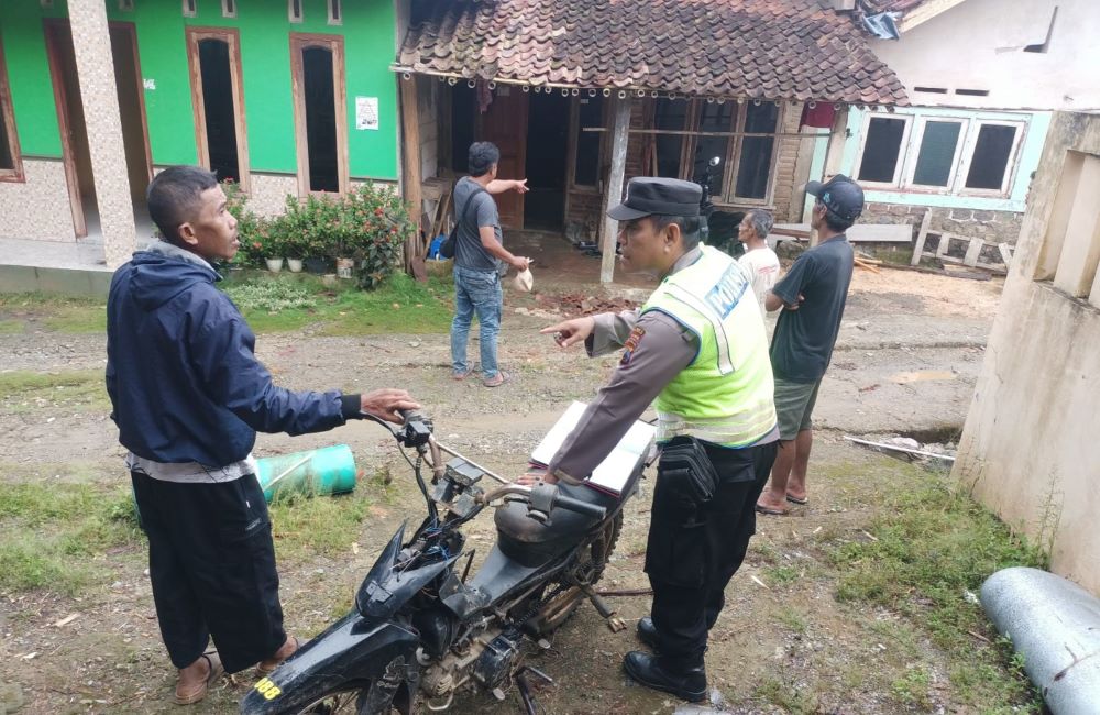 Tersengat Kabel Listrik Saat Perbaiki Atap, Satu Pekerja di Karanggayam Tewas, Rekannya Kritis