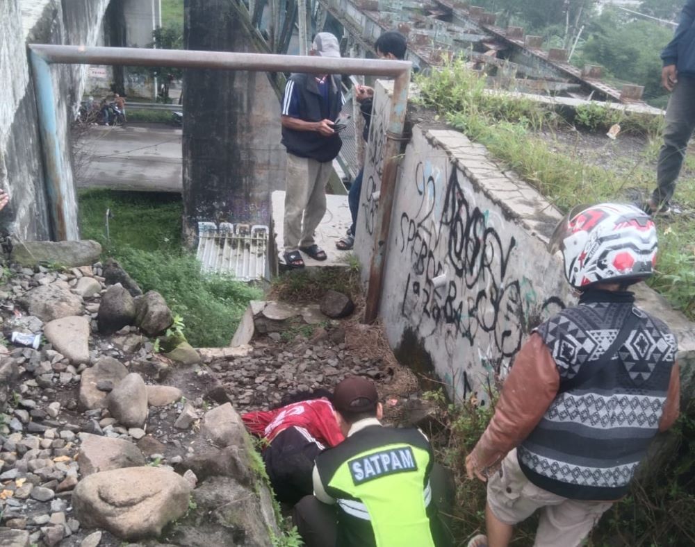 KA Parcel Tabrak Dua Orang di Jalur Bumiayu–Kretek, KAI Tegaskan Bahaya Aktivitas di Rel